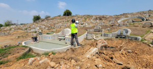 民政局攜手消防局及環保局成立「空拍機聯合稽查小組」，運用空拍機高空巡查墓區。