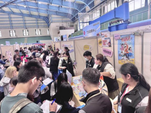 明新徵才活動，吸引多人參加。