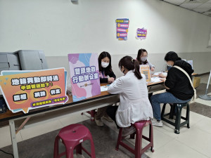 豐原地所跨域結合轄區大型醫院設置駐點服務台，受理「地籍異動即時通」。