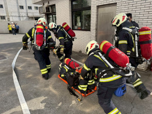 地震引爆化災風險　基隆消防實兵演練高科技廠應變力