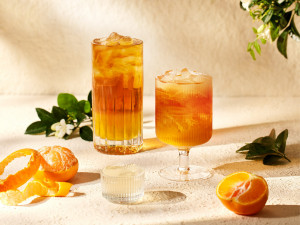 「蜜柑鐵觀音」蜜柑系列新品，呈現焙火茶韻與柑橘果香交織的獨特風味。圖/業者提供