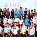 慶祝青年節　鍾東錦表揚64位優秀學校、社會青年