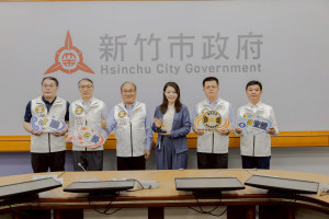 竹市警察局獻獎。