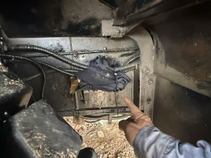 楊梅警分局循線鎖定一輛行經現場的吊車，並通知駕駛到案說明。