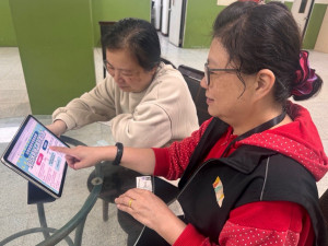 減班休息勞工可依需求選擇桃竹苗分署自辦或委辦的在職訓練，或透過數位服務平台線上課程進修，多元又便利。