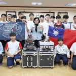 雲林縣長張麗善接見由雲林縣正心中學、斗六高中、斗南高中、維多利亞實驗中學、斗六國中、虎尾科技大學精密機械五專部以及西螺高級農工職業學校等校跨校組成的機器人團隊／翻攝照片