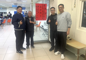 (由左至右)游進福里長、呂寶慶先生、警員羅元笙、埔子所副所長姜之維合影。