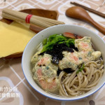 豆皮菜肉餛飩麵。