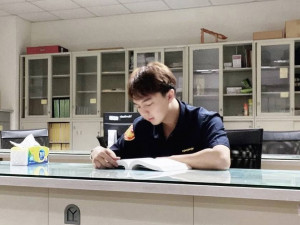 大園派出所警員蘇柏魁歷經十年基層歷練，於今（115）年成功考取中央警察大學警佐班二類考試，為自身警職生涯再添重要里程碑。