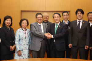 縣長楊文科團隊與鳥取縣知事會面交流。