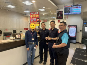 竹山郵局行員機警與派出所合力阻詐。（竹山分局提供）