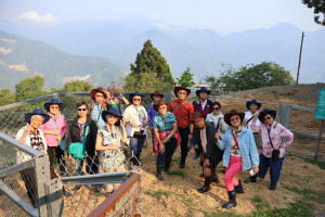 一場跨越半世紀的同學會在清境農場高山草原溫馨展開。（清境農場提供）