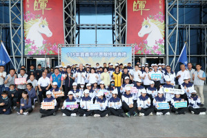 嘉義市政府今天舉行「115年全國中等學校運動會暨全國小學田徑錦標賽」聯合授旗典禮／嘉義市府提供