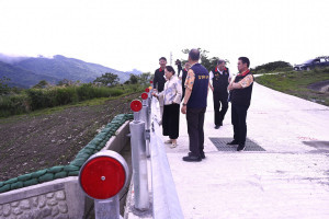 富里鄉六十石山產業道路1.5億工程全數完工　徐榛蔚親自關心施工品質