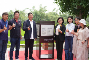 雲林縣政府於虎尾鎮雲92-1線（芒果大道）設置「台灣新詩道」詩文燈箱