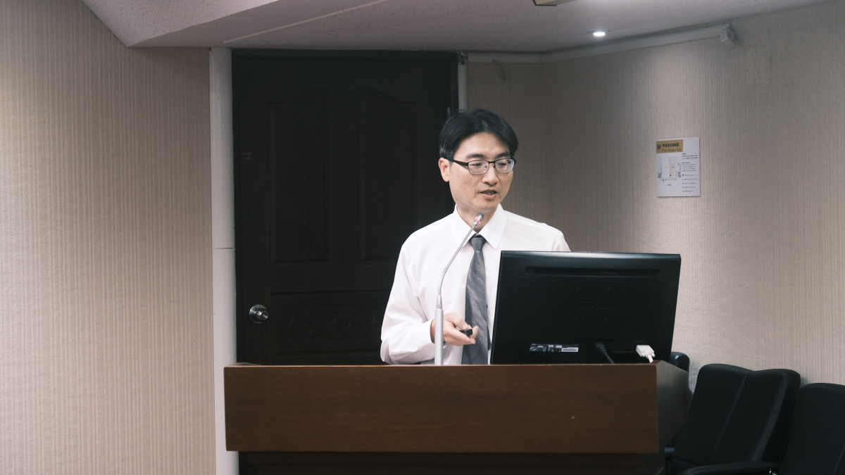 陳啟信主任呼籲應強化環境監測與訪視評估，並針對高風險者加做肺功能檢測。