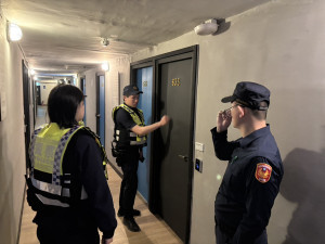 楊梅分局執行「雷霆除暴專案行動」，針對轄區內易滋生犯罪的地點進行臨檢威力掃蕩。