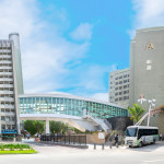 彰基沐恩廊道連結總院及教學研究大樓，為病人及家屬提供更安全、便利的通道。圖／彰基提供