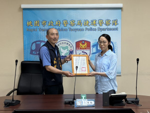 企業捐贈止血醫材助桃捷警隊，強化緊急救護守護旅客安全。