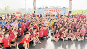 寓教於樂　小朋友齊聚頭份參加消防體驗營