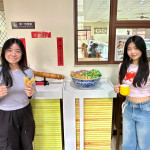 暨大管院學士班二年級賴同學(左)與財經系二年級楊同學(右)，對學校自修室各項服務按讚，並表示滿意。（暨大提供）