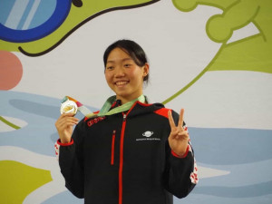 張雅佳獲三金。林重鎣翻