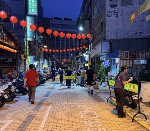 大甲媽祖回鑾湧人潮！永樂商圈強化警力佈署，多路段人、車流管制。圖／彰化縣警局提供