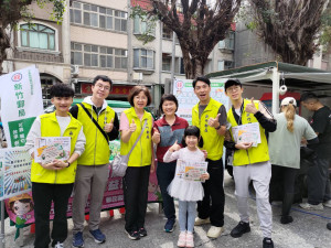 新竹郵局攜手金山社區發展協會舉辦母親節感恩活動。