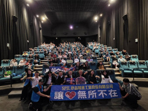 1. 矽品精密舉辦《超人再起》公益包場，台中市鄭照新副市長、矽品精密李森楠資深處長與曲全立導演合影，一同見證生命奇蹟。