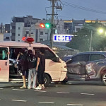 弘光科大護理系兩名學生（立者中及左）見義勇為在事故現場提供及時的協助。 (照片：民眾提供)