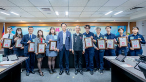 桃園市長張善政表揚7名金融機構從業人員及5名員警，成功攔阻詐騙總額1,102萬餘元。