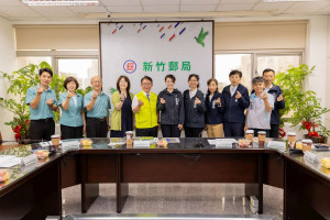 市長高虹安率局處首長，拜會新竹郵局局長沈佛龍。