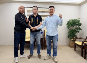 桃園市議員楊梅區初選民調揭曉，古振豐(右)勝出。