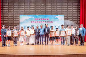 張市長與全體得獎者合照。