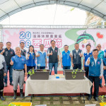 桃園市長張善政出席「2026溪海休閒農業區西瓜節種植日活動」與貴賓合影。