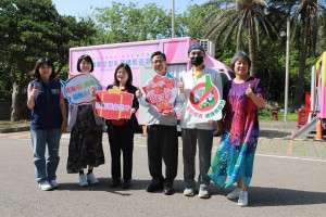 數位行動乳攝車進駐環保局服務民眾。