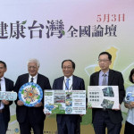 陳志鴻教授（中）與北榮新竹分院陳曾基院長（左二）與新竹分院陳曾基院長率領黃政斌副院長(右二)、院內主管團隊及新竹縣醫師公會陳炫達理事長(左一)。