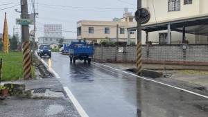 台中市潭子區民族路二段最窄處不到4公尺，會車困難
