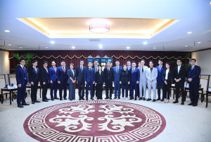 日本自民黨青年局參訪團3日拜會台中市府，由中國國民黨籍台中市長盧秀燕親自接見，並代表全體市民表達誠摯歡迎。（圖／台中市府秘書處）