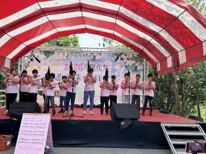 中寮客家桐花季清水國小等在地社區、協會有精彩演出。（記者扶小萍攝）