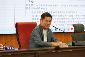 苗栗縣府召開縣務會議　鍾東錦重視學童教育、動保問題