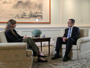 外交部政務次長陳明祺接受英國「獨立電視新聞」（ITV News）專訪（圖／外交部提供）