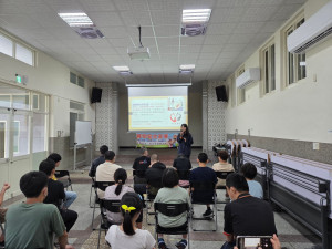 新竹市警察局婦幼警察隊辦理婦幼安全宣導講座。