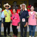林世賢市長左手邊的莊施螺與謝宗熙都是高齡95歲還在打球。圖／彰化市公所提供