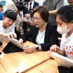 彰化斥資近10億推動「生生有平板」，率先完成全縣學生一人一機。圖／記者鄧富珍攝