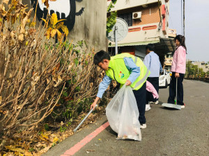 嘉義市府環保局推出「撿菸蒂換好禮」活動，活動時間由即日起至9月30日止／嘉義市府提供