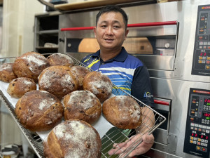 同濟會民眾不僅免費參加，還能獲贈親手製作的麵包餐盒點心。