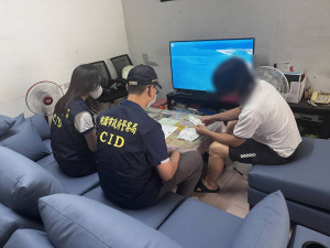 平鎮警警分局以科技尋親助老婦白骨返家。