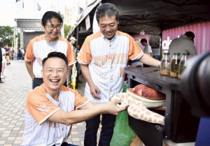 桃園市政府與樂天球團合作桃園環境主題日「永續趴」。