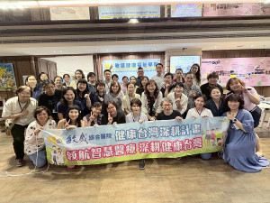 慈大護理系人員與敏盛護理主管合影